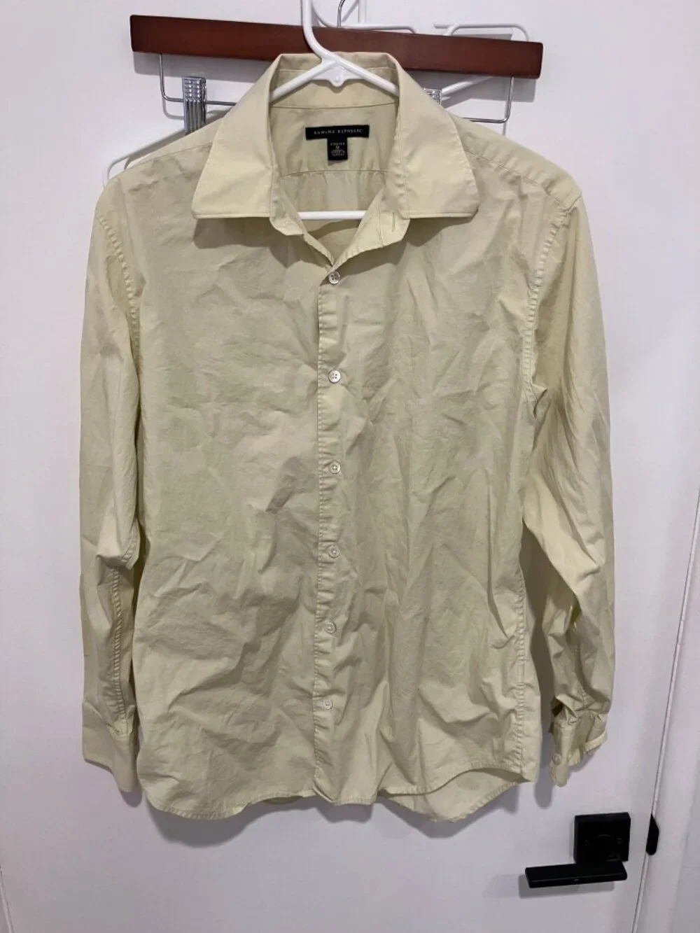 Banana Republic Men's Light Yellow Stretch Long Sleeve Button Down Shirt Size M